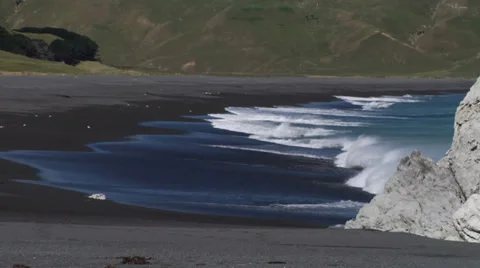 Shorebreak and offshore wind Stock Footage 33531397
