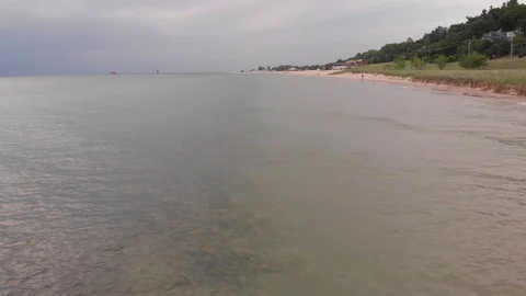 Shoreline Flyover, fast 動画素材 91550002