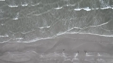 Shoreline Gets Drenched with Waves 库存影片 301475467