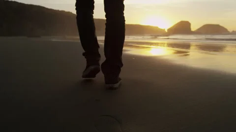 Shoreline walking - 2 clips Vídeos de archivo 39841983