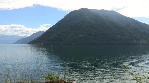 The shores of Lake Como Stock-Footage 59620596