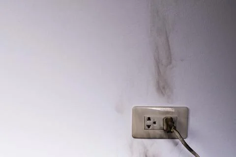 Short circuit damage Using non-standard equipment can be dangerous. overload Stock Photos