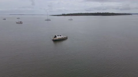 Short flight up to capsized boat Stockbeeldmateriaal 167146620