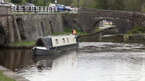 Short narrowboat turning round at Bugsworth Basin on the Peak Forest Canal. Stock Footage 86522118