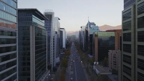 Short twilight drone pass along Apoquindo avenue Santiago Chile Vídeos de archivo 334637225