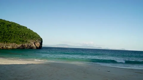 A short walk to the beach 動画素材 133616479