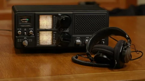 Short Wave Radio Sequence Vídeos de archivo 146705738