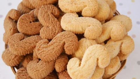 Shortbread cookies in a basket. Video stock 245974662