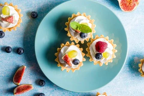 Shortbread fruit basket 스톡 사진