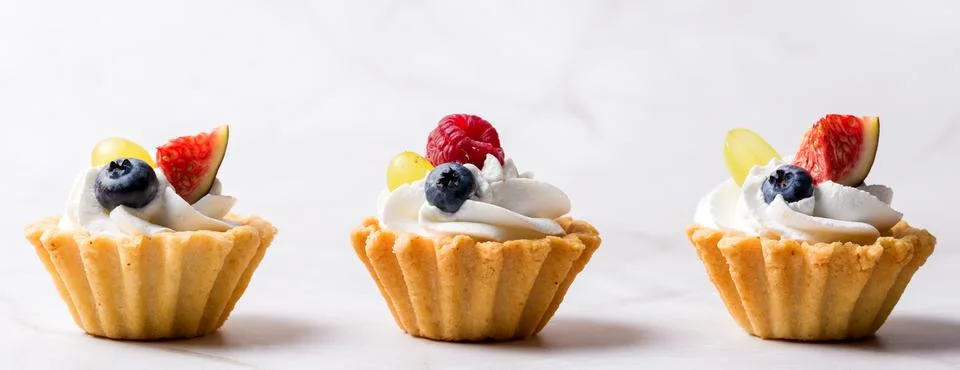 Shortbread fruit basket 스톡 사진