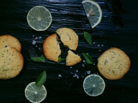 Shortbread Sable with lemon and basil Foto stock