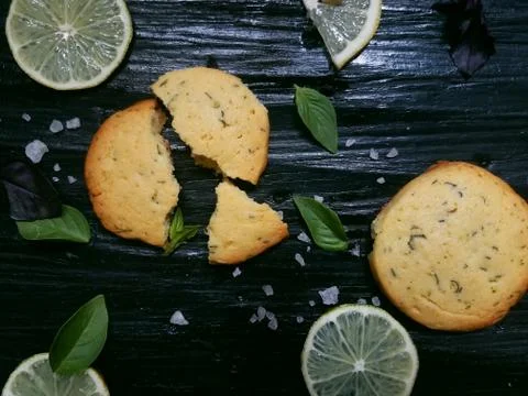 Shortbread Sable with lemon and basil Foto stock