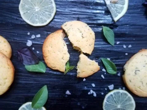 Shortbread Sable with lemon and basil Foto stock