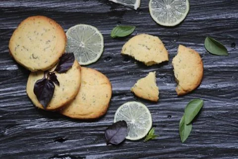 Shortbread Sable with lemon and basil Foto stock