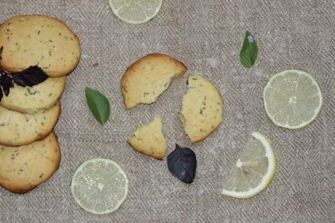 Shortbread Sable with lemon and basil Foto stock