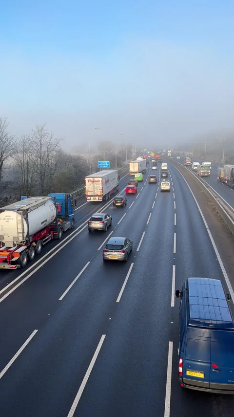 Shorter for P5 High angle view of busy highway in winter Vídeos de archivo 296225337