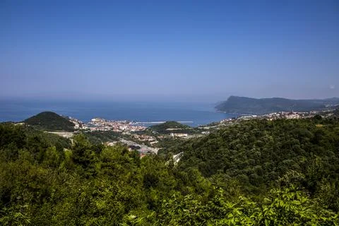 This shot of Amasra by capturing its clear blue sea and its fertile land Stock-Fotos