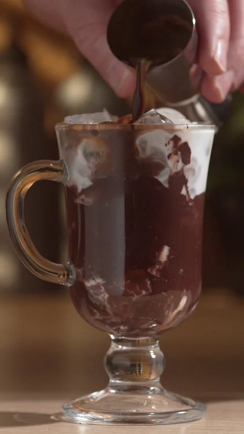 Shot of americano pours into a milkshake, causing the liquid to overflow ou.. Stock Footage 335517550