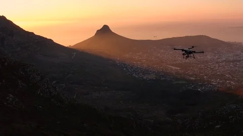 Shot of another drone flying over Cape Town city during snset Video stock 74718338