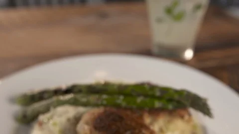 Shot of crab cake panning down  動画素材 112575367