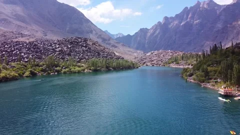 Shot of deep blue lake nestled amidst rocky, mountaineous terrain in Skardu Stock Footage 301674739