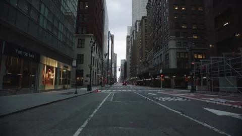 Shot facing down madison ave in midtown on a cloudy day Vídeos de archivo 251199382