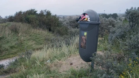 Shot with Full garbage bin in national park, tourists waste in trash container Vídeo Stock 119419797