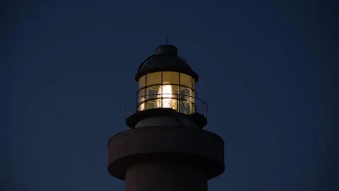 Shot Of Lighthouse At Night With Its Bright Beacon Signaling. Video stock 141131562