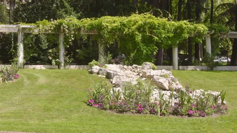 Shot of natural view of Parc de la tete d'Or (Golden Head Park) in Lyon, Stockbeeldmateriaal 289608191