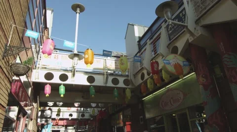 Shot of New Year decorations in Shopping Centre Vidéo 64123781