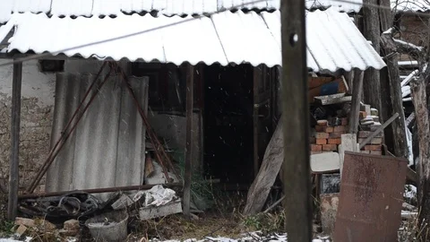 Shot of Old barn in Snow Video stock 102241452