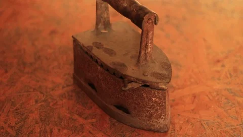 Shot of an Old rusty iron Vídeo Stock 70514011