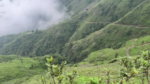 Shot of peaceful sight of mountains, Cloud moving fast in monsoon season Vídeo Stock 347018858