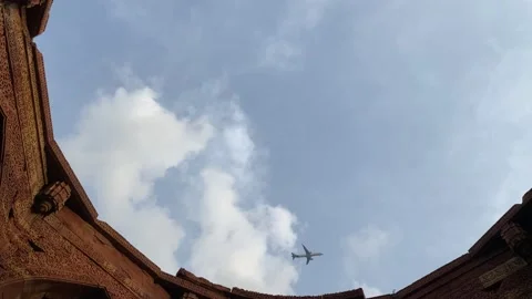 A Shot of Qutub Minar complex in view of an Airplane flying in the sky 스톡 동영상 247427935