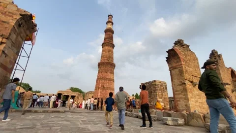 A Shot of Qutub Minar with the entire complex in view 스톡 동영상 247428005