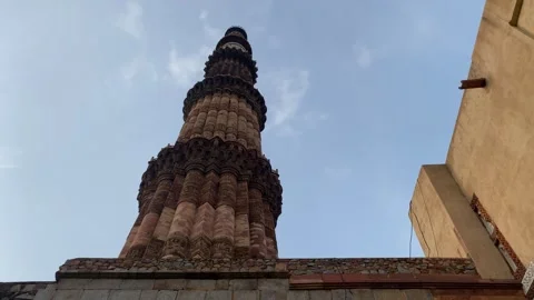 A Shot of Qutub Minar with the entire complex in view 스톡 동영상 247428053