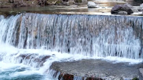 Shot of a small waterfall with crystal clear water. High definition video. Stockbeeldmateriaal 79438569