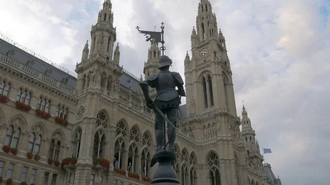 Shot of statue of Rathausmann looking at facade of Rathaus, Vienna Stock Footage 82423810
