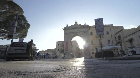 Shot with sunlight it goes inside the Arco di Trionfo, Noto, Sicily Stock Footage 179928560