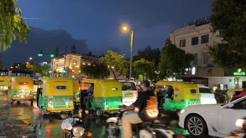 Shot of vehicles stops and ready to go from traffic signal, waiting for the gree Video stock 313024796