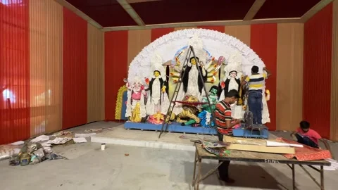 A Shot of Workers Decorating Durga Puja Pandal with Idols in India 動画素材 332106734