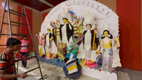 A Shot of Workers Decorating Durga Puja Pandal with Idols in India Video stock 332106784