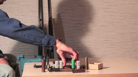 Shotgun cartridges reloading. capsules, shells, powder, cartridges, scales on th Vídeos de archivo 101024260