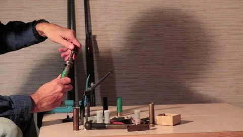 Shotgun cartridges reloading. capsules, shells, powder, cartridges, scales on tI 스톡 동영상 101024985