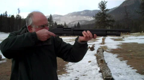 Shotgun pan Video stock 605236