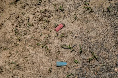 Shotgun shells laying on the ground Foto stock