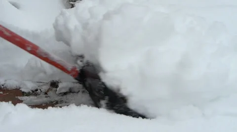 Shoveling snow Vidéo 36306617