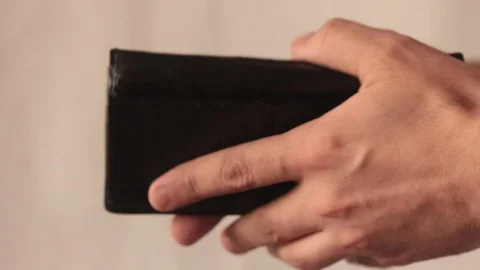 Show empty wallet Stock Footage 98489145