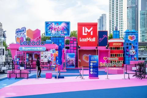 The show of shoppers celebrating their 10th birthday with Lazada at Iconsiam Stock Photos