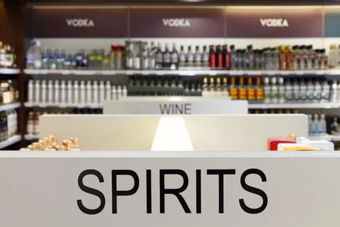 Showcase of alcoholic beverages Фото
